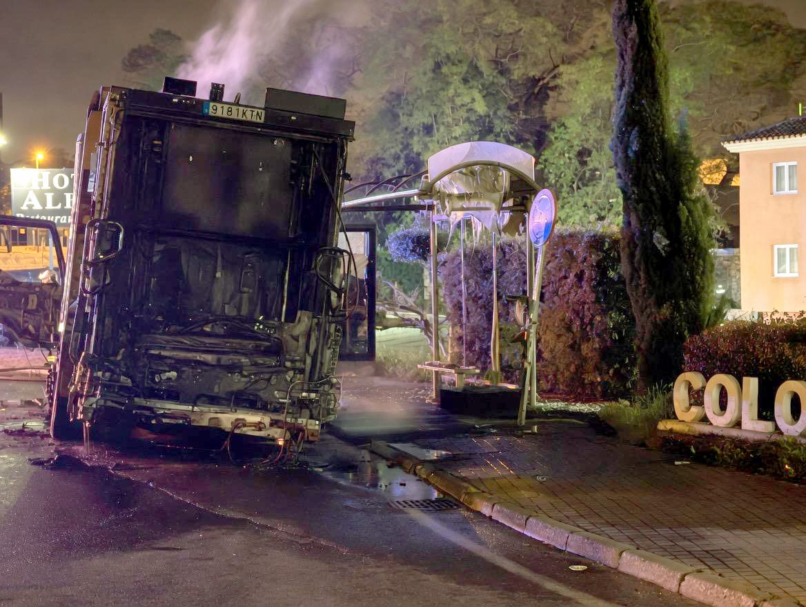 El Ayuntamiento investiga las causas del incendio que calcinó un camión de Algesa