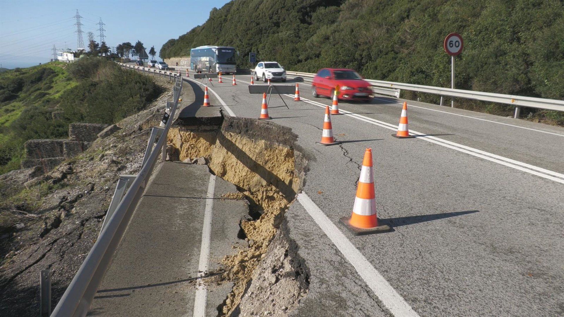 El alcalde de Tarifa valora las medidas en la N-340 para mejorar el flujo de vehículos pero lamenta el retraso