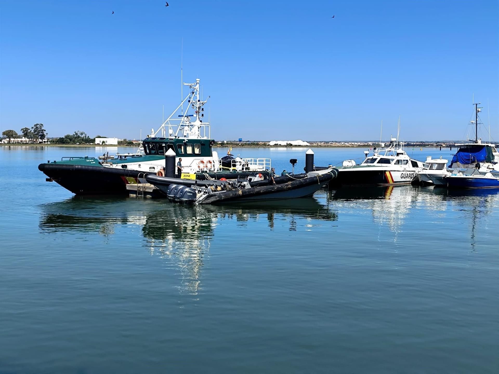 Archivo - Embarcaciones de la Guardia Civil en Huelva. - EUROPA PRESS - Archivo. Se elevan a dos los guardias civiles muertos en la colisión durante la persecución de una narcolancha