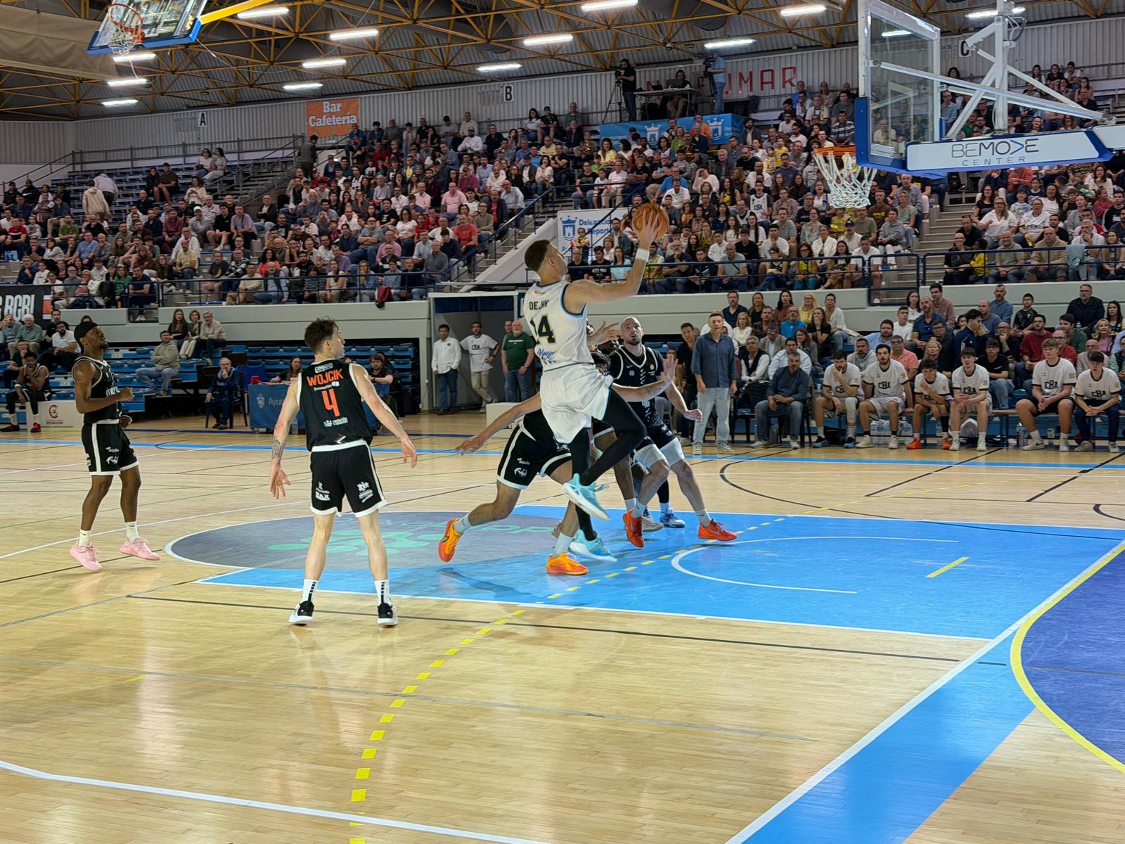 (88-86) El Club Baloncesto Algeciras se clasifica para el ascenso a Segunda FEB tras superar a BC Badajoz