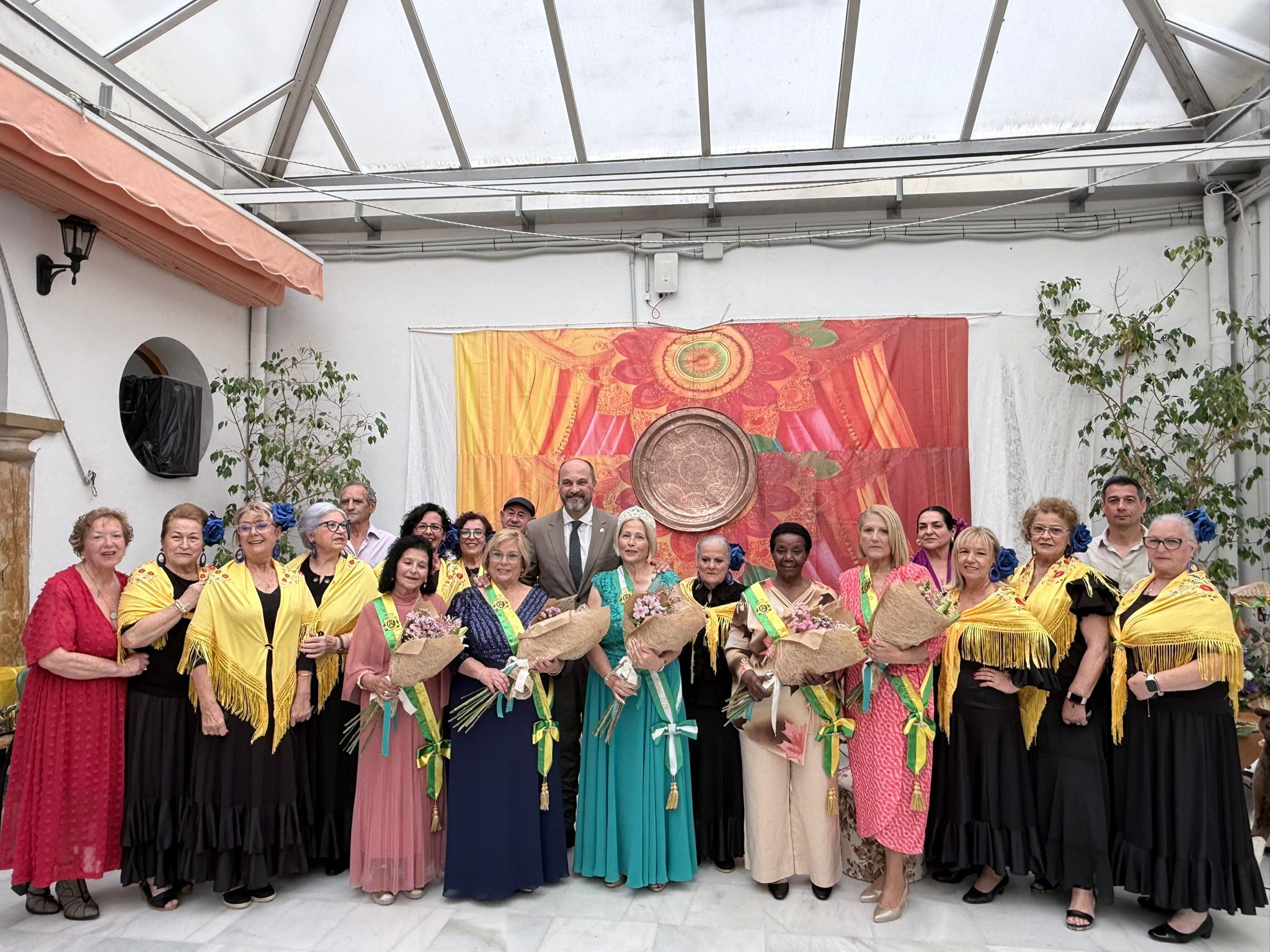 María Antonia Rivera, coronada reina de la feria del Centro de Participación Activa de Los Barrios