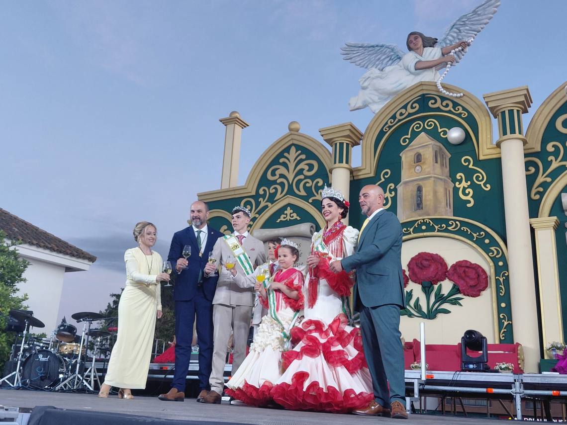 Los Barrios da comienzo a su Feria 2026 con una multitudinaria coronación en el Paseo de la Constitución 