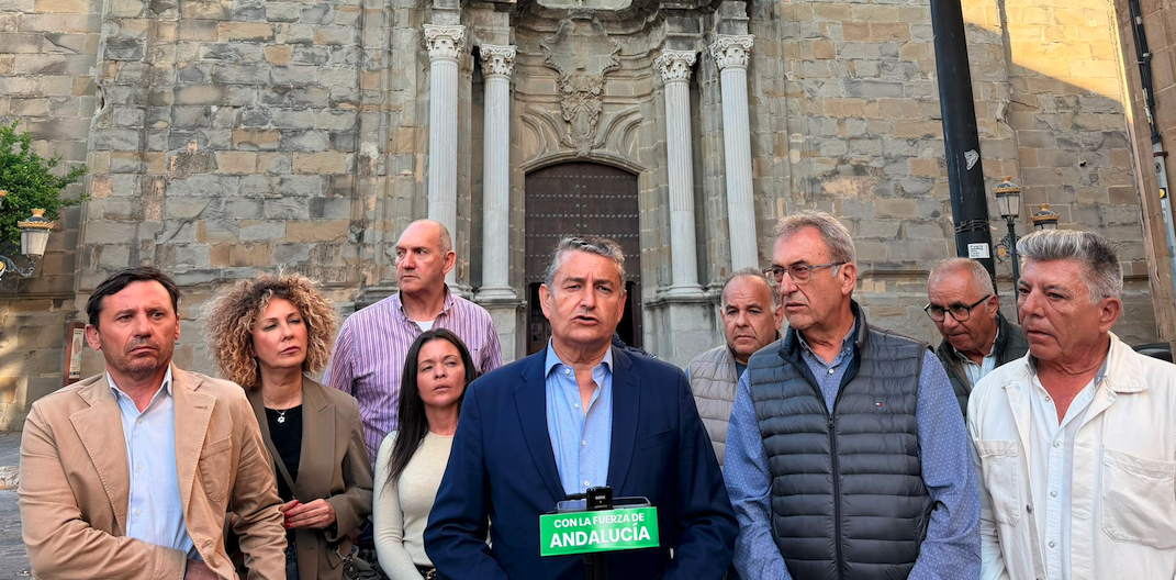 El candidato número uno por el PP de Cádiz a las elecciones autonómicas, Antonio Sanz, en Tarifa. 