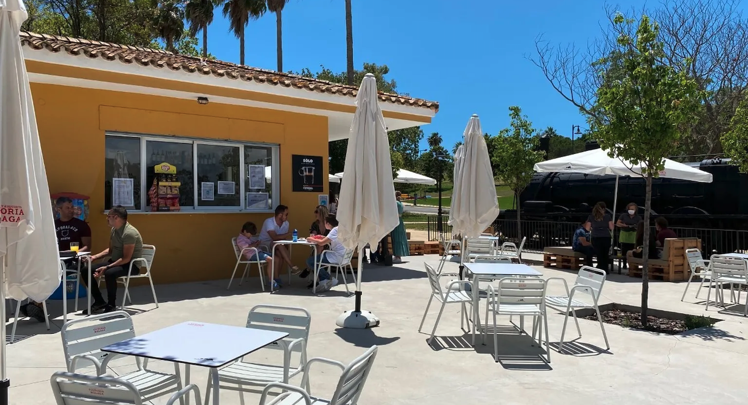Archivo del quiosco-bar con terraza y aseos públicos situado en el Parque de Ocio Infantil conocido como ‘Parque del Tren’