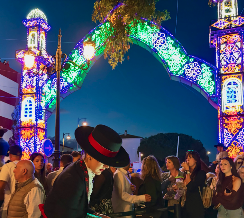 Conciertos, feria, romería y zombies: los planes del fin de semana en el Campo de Gibraltar. Foto del alumbrado de la Feria de Los Barrios 2026 / 8Directo