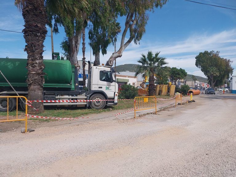 La Línea restablece provisionalmente el tráfico en la A-383 entre la calle Cartagena y el polígono del Zabal