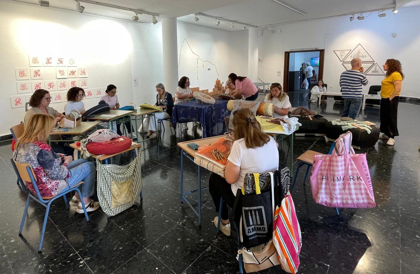 La Galería Manolo Alés inicia nuevas propuestas artísticas y culturales dentro de ‘Arriba con ella’