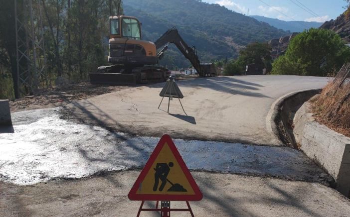 Corte de carretera en Jimena por obras.