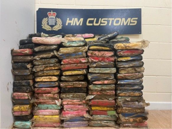 Detenidos en Gibraltar dos españoles con 280 kilos de resina de cannabis en una embarcación