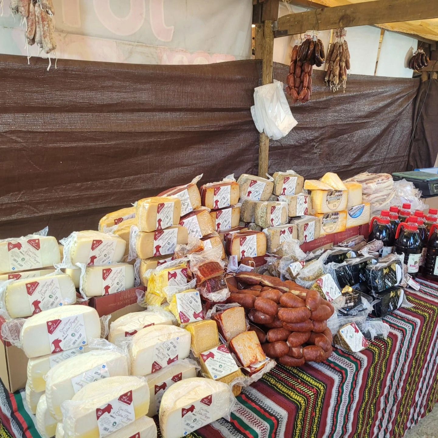 El Parque María Cristina saborea la primera Feria Gastronómica y del Queso en Algeciras El Parque María Cristina saborea la primera Feria Gastronómica y del Queso en Algeciras