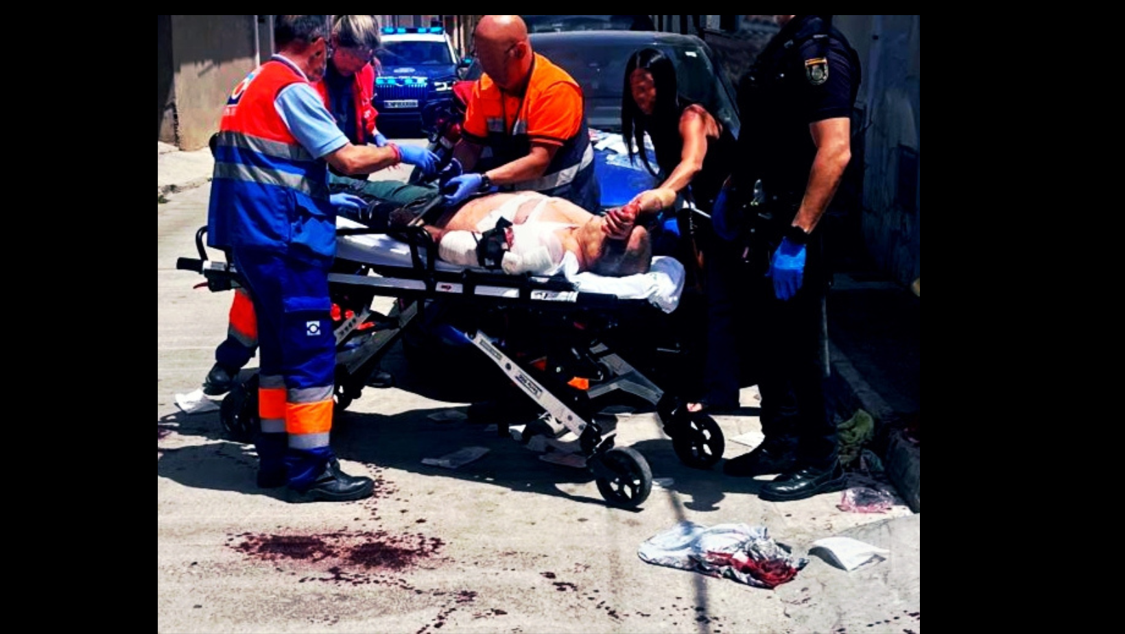 Policías salvan a un apuñalado en Algeciras con toallas de vecinos y sin material de dotación. Foto: Jupol. Policías salvan a un apuñalado en Algeciras con toallas de vecinos y sin material de dotación. Foto: Jupol.