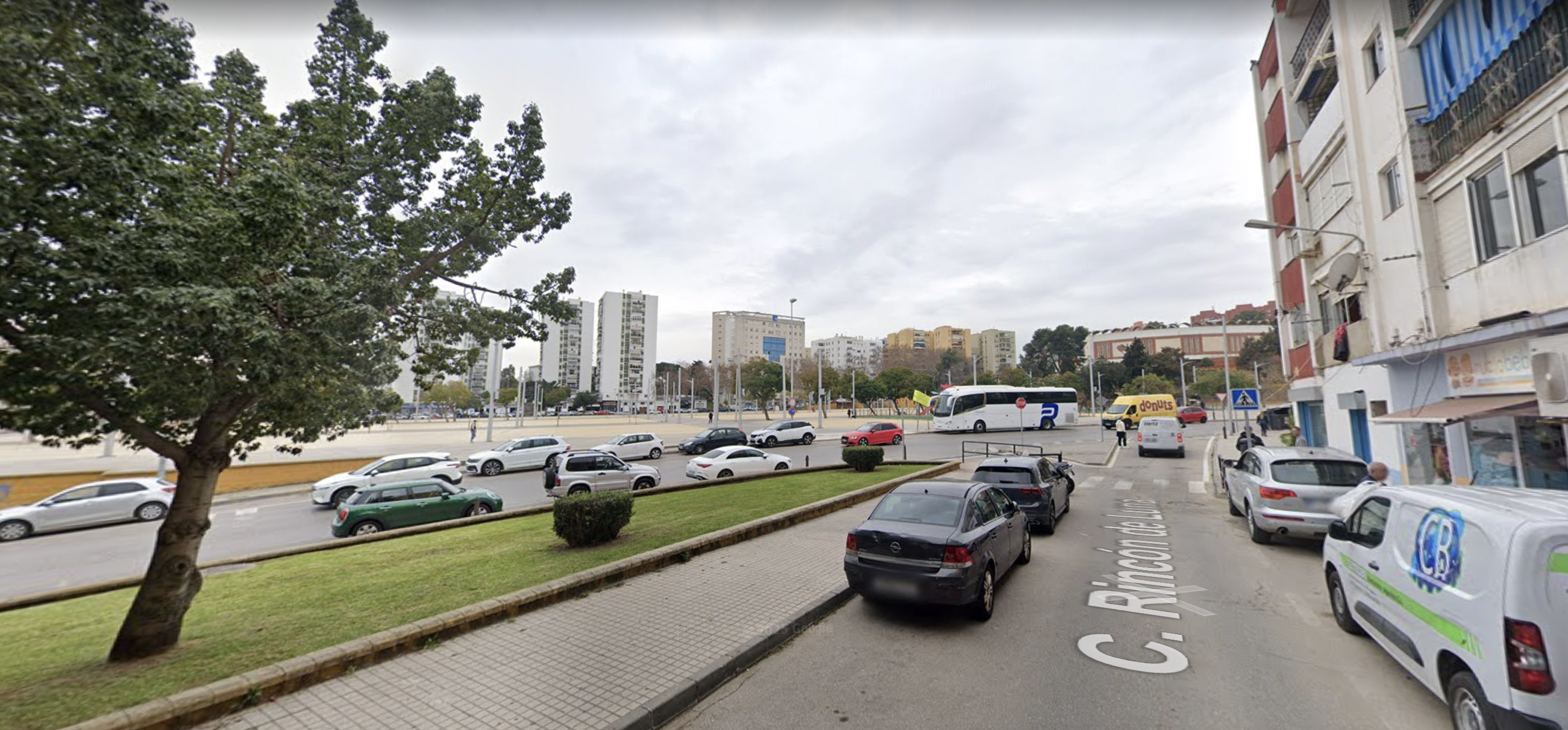 El Ayuntamiento anuncia la renovación de más de 300 puntos de luz en Las Colinas, la Plaza de Toros y el Parque Feria. 