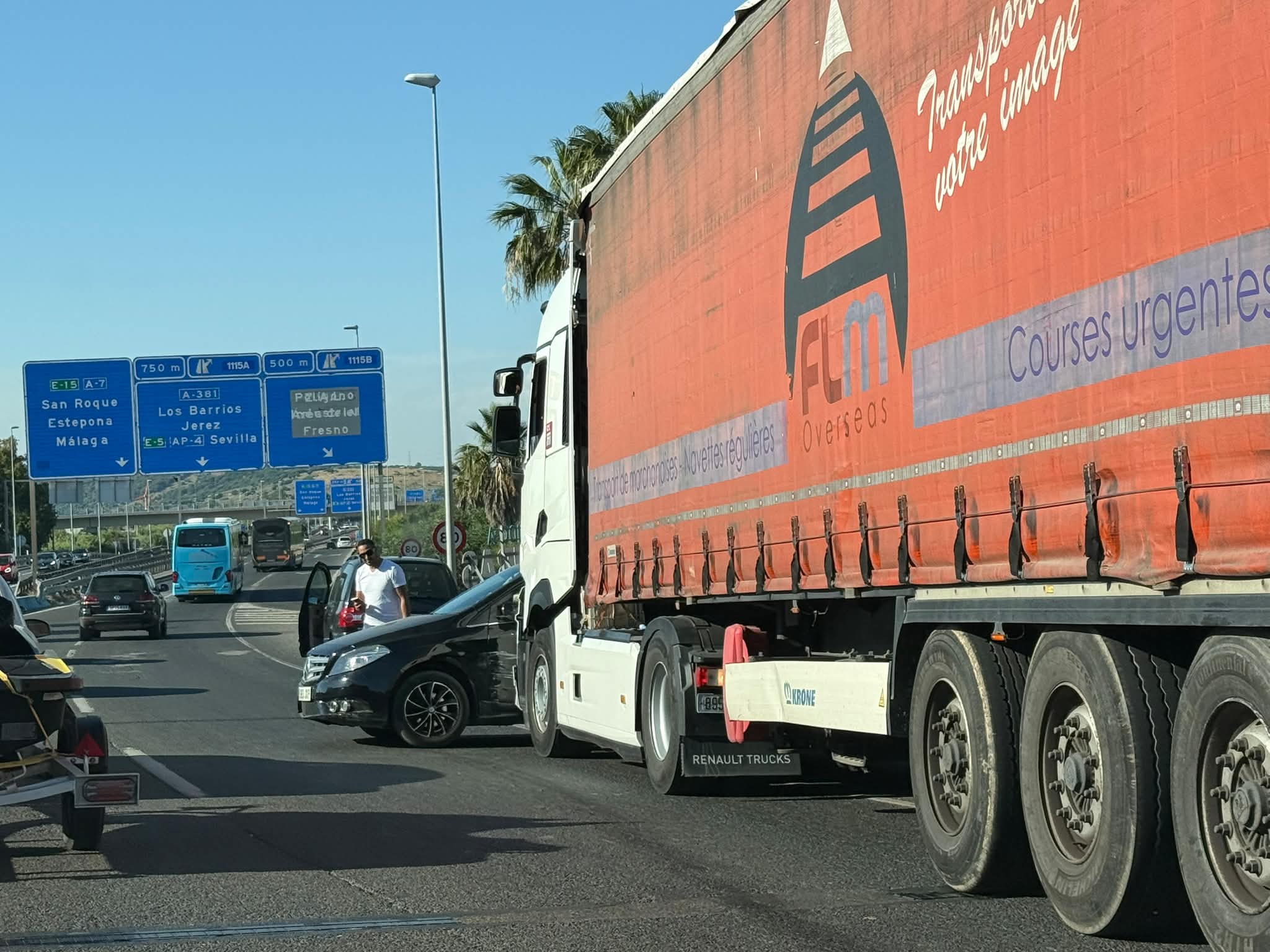 Dos accidentes en la A-7 a su paso por Algeciras dejan varios heridos y dejan largas retenciones. Foto: Amparo Carmona. Dos accidentes en la A-7 a su paso por Algeciras dejan varios heridos y dejan largas retenciones. Foto: Amparo Carmona.