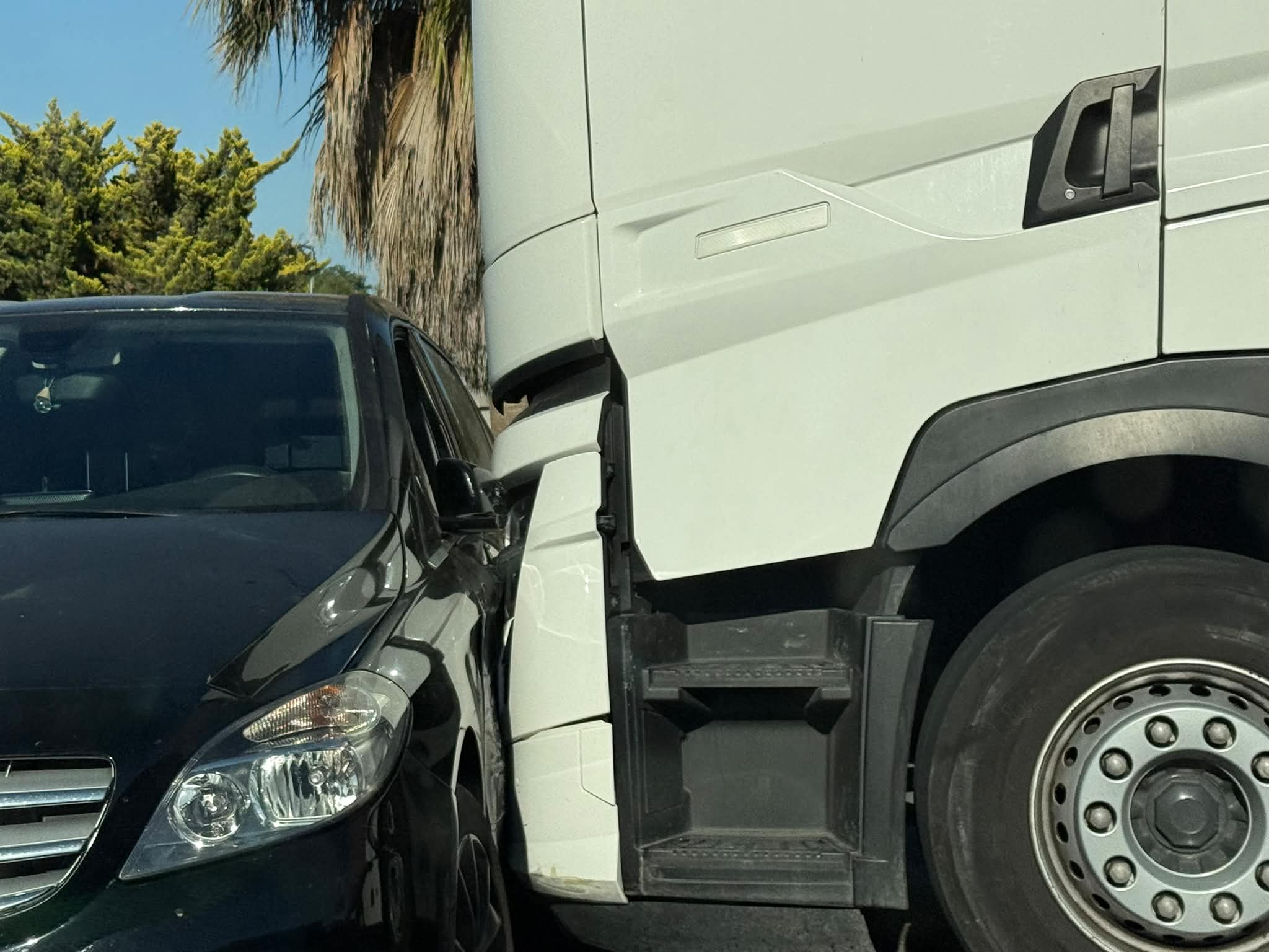 El alcalde de Algeciras reclama un tercer carril para la A-7 y un segundo túnel tras dos nuevos accidentes. Foto: Amparo Carmona. 