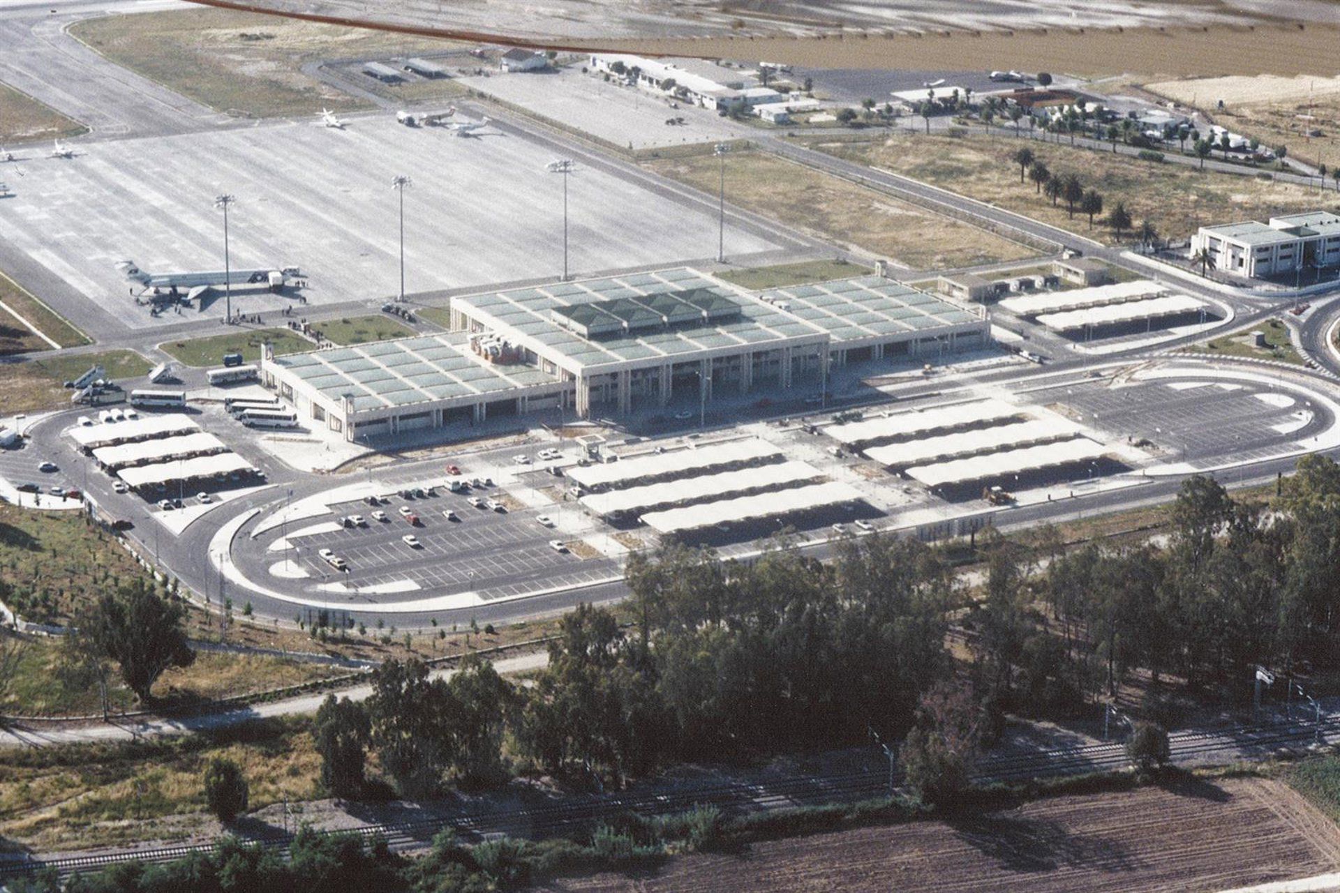 Archivo - Edificio terminal del Aeropuerto de Jerez. - AENA - Archivo