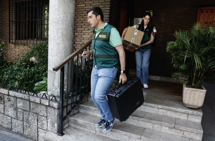 Imagen de archivo del registro del domicilio en Madrid del exvicepresidente de la Junta de Andalucía Gaspar Zarrías. EFE/Rodrigo Jiménez