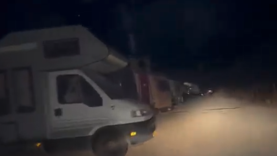 Empresarios de Tarifa reclaman medidas urgentes contra la pernocta ilegal de caravanas