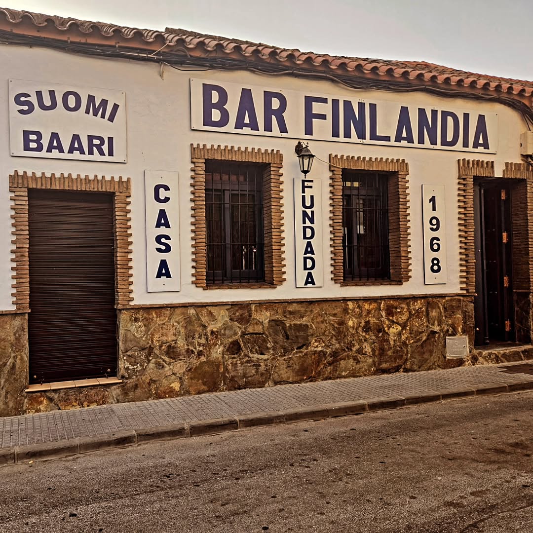 El Bar Finlandia se despide tras tres generaciones al frente de uno de los establecimientos más conocidos de La Línea