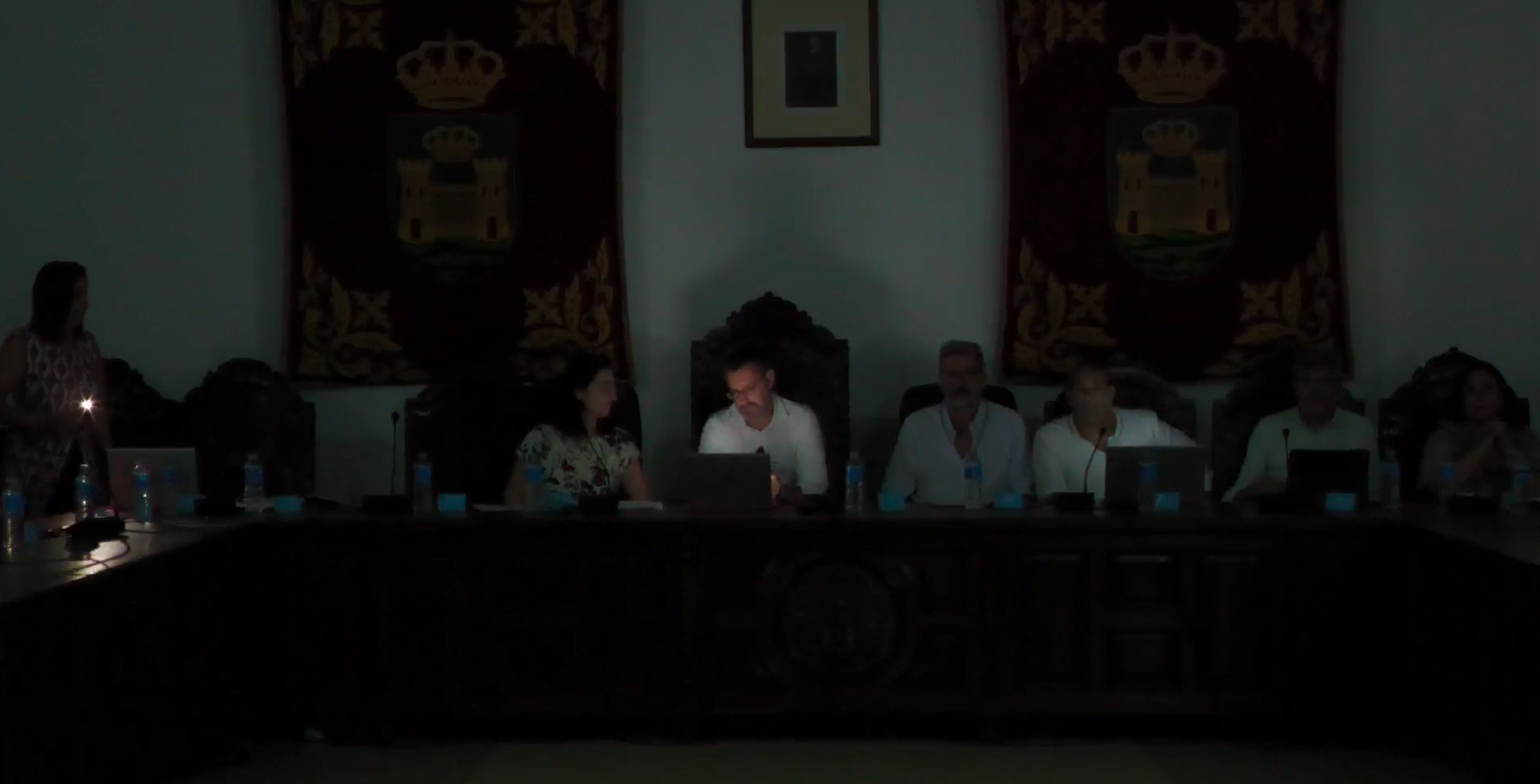 Un apagón en varias zonas de La Línea obliga a suspender el pleno municipal Un apagón en varias zonas de La Línea obliga a suspender el pleno municipal