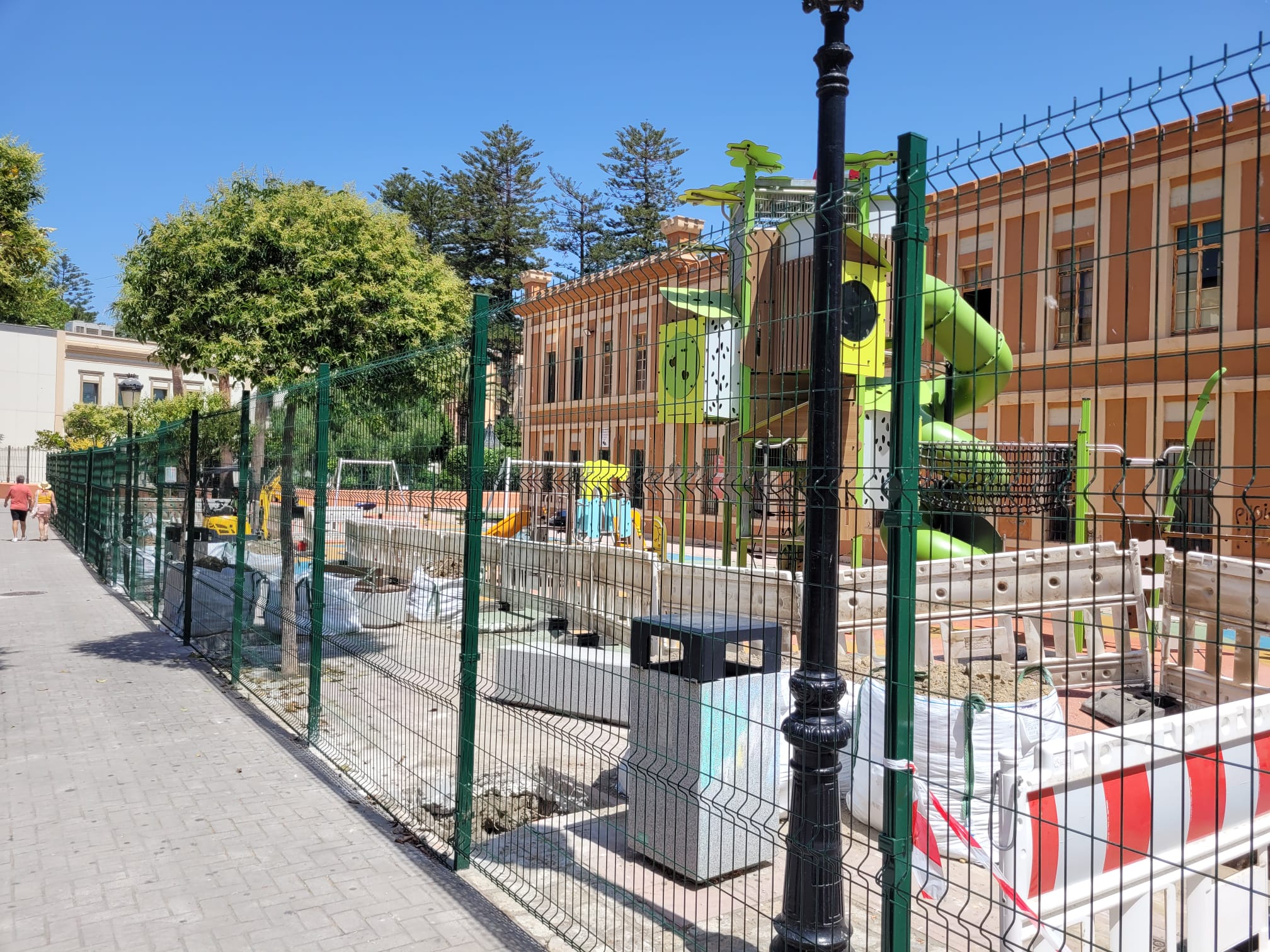 El Parque Ballesteros cierra temporalmente por las obras para instalar una pérgola bioclimática El Parque Ballesteros cierra temporalmente por las obras para instalar una pérgola bioclimática