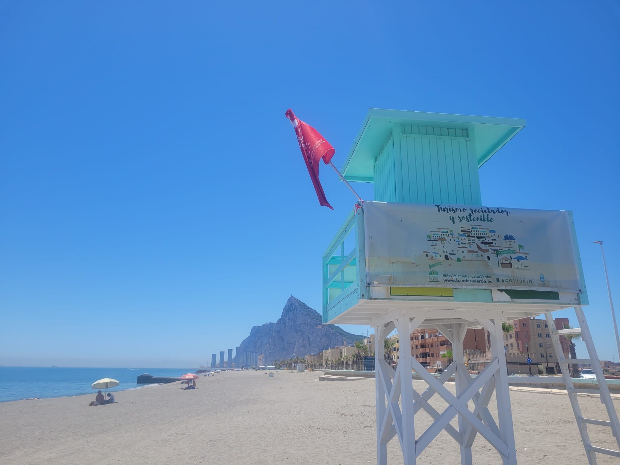La Junta mantiene cerrada al baño la playa de Levante