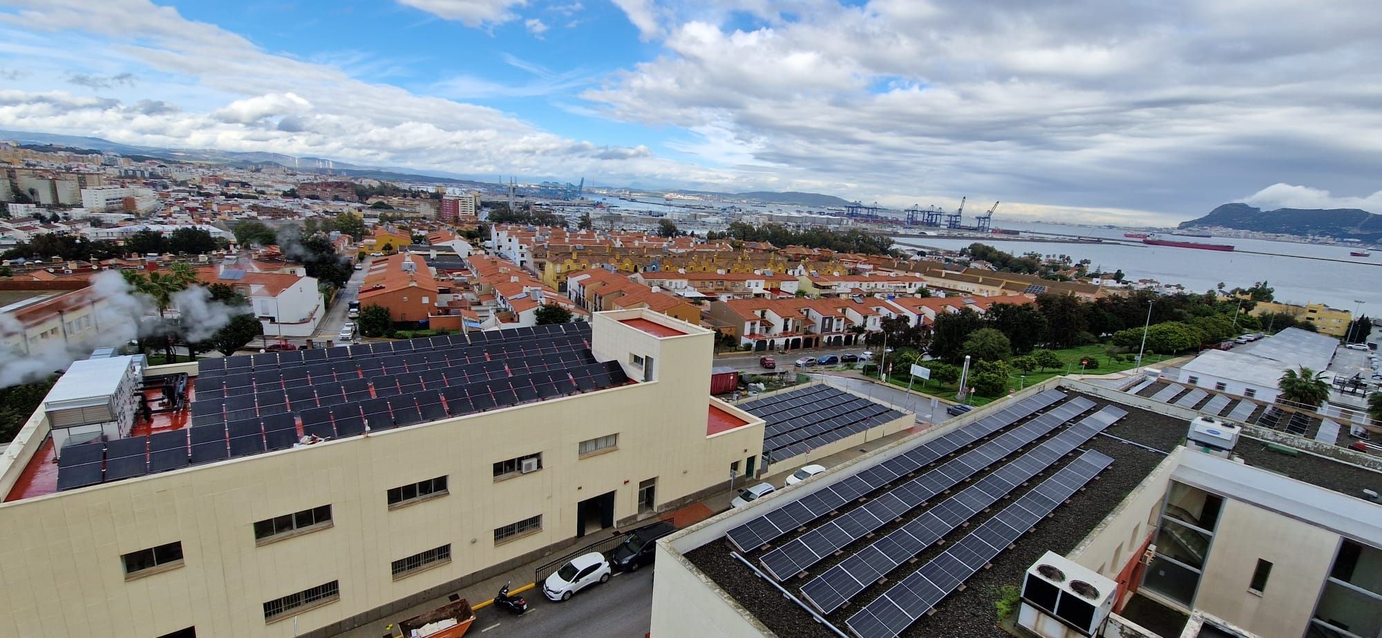Placas solares Hospital Punta de Europa de Algeciras. El Hospital Punta de Europa de Algeciras reduce su consumo energético más de un 30% Placas solares Hospital Punta de Europa de Algeciras. El Hospital Punta de Europa de Algeciras reduce su consumo energético más de un 30%