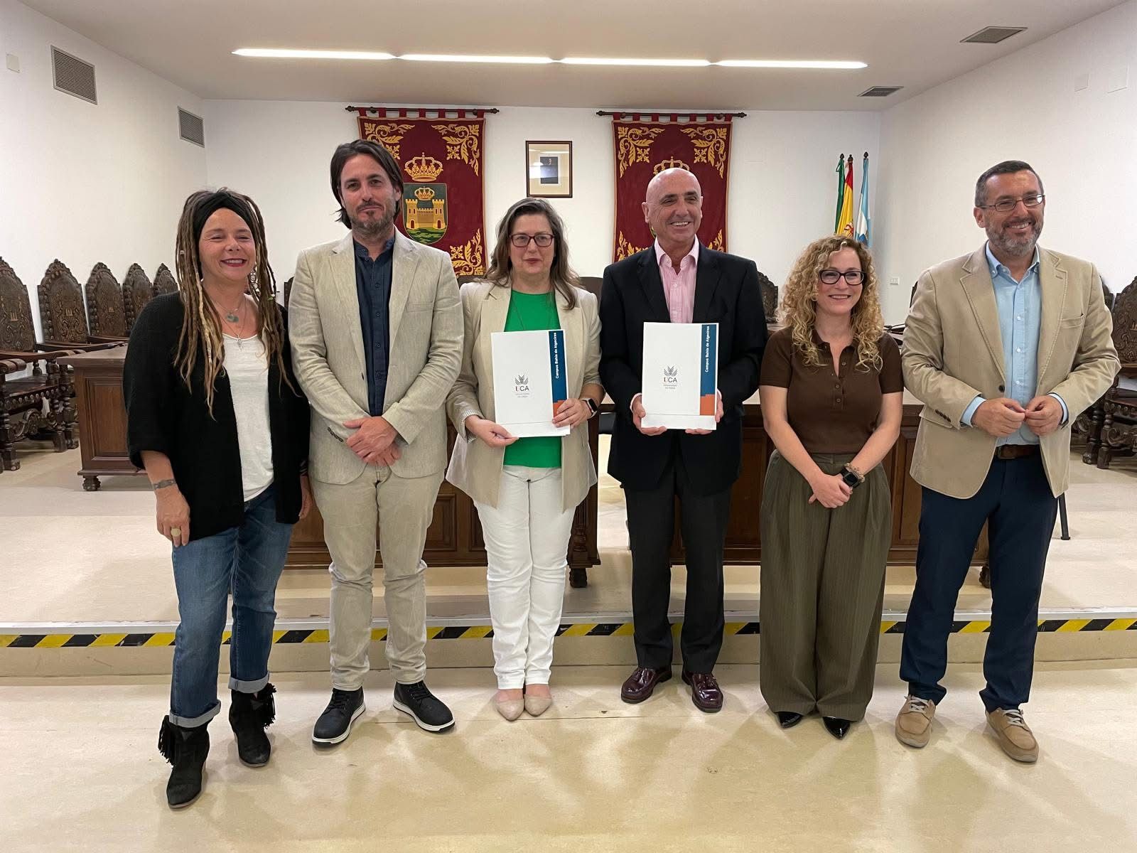 El Ayuntamiento, la UCA y la Fundación Moeve prolongan un año más la recuperación de los bosques marinos de la playa de Poniente El Ayuntamiento, la UCA y la Fundación Moeve prolongan un año más la recuperación de los bosques marinos de la playa de Poniente