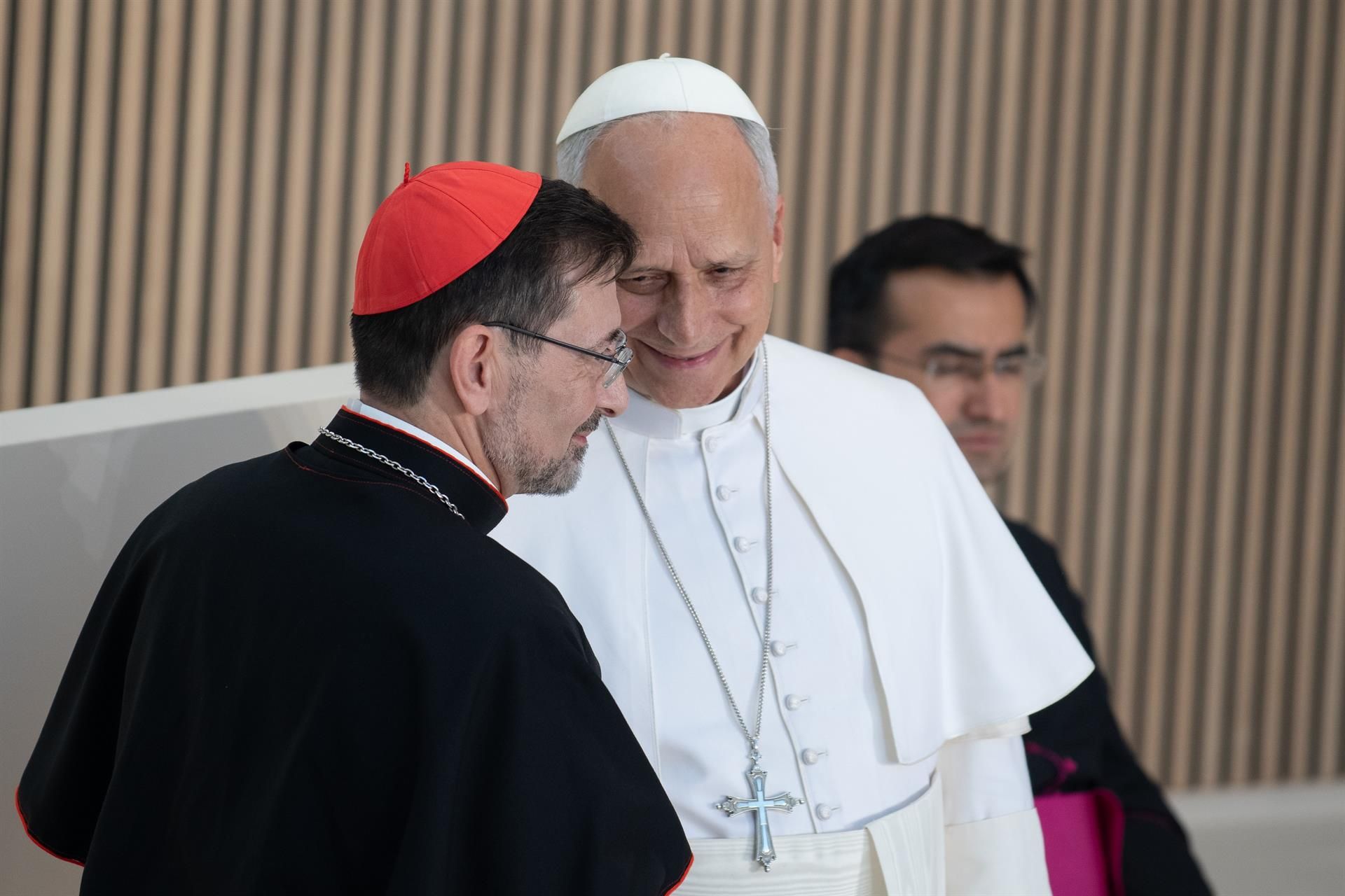 El Papa León XIV y el arzobispo de Madrid, José Cobo. - Fernando Sánchez - Europa Press