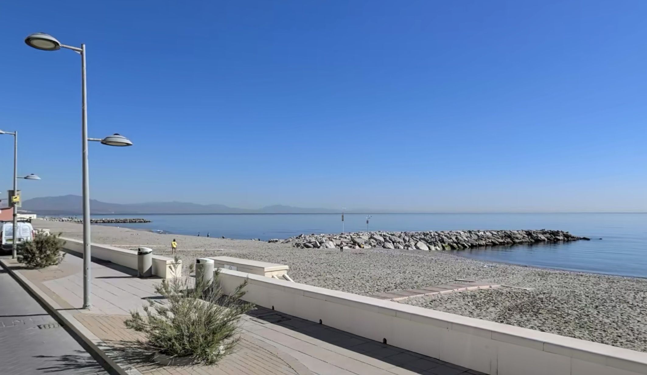 Eastern Beach. Gibraltar asegura que no hay indicios de aguas residuales en Eastern Beach tras el vertido de La Línea