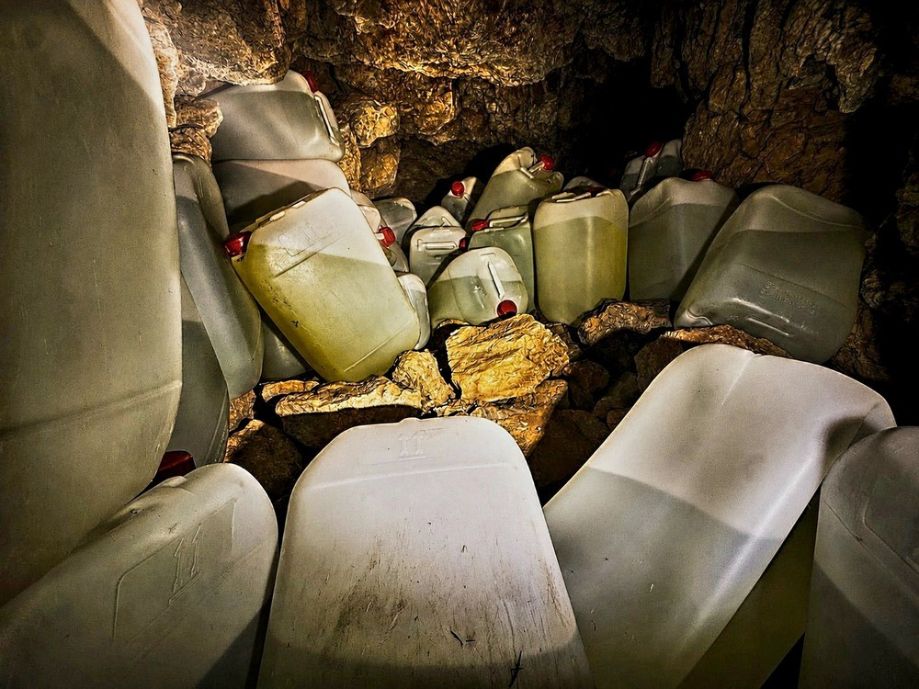 La Policía de Gibraltar incauta 1.750 litros de gasolina almacenados ilegalmente en Upper Rock La Policía de Gibraltar incauta 1.750 litros de gasolina almacenados ilegalmente en Upper Rock