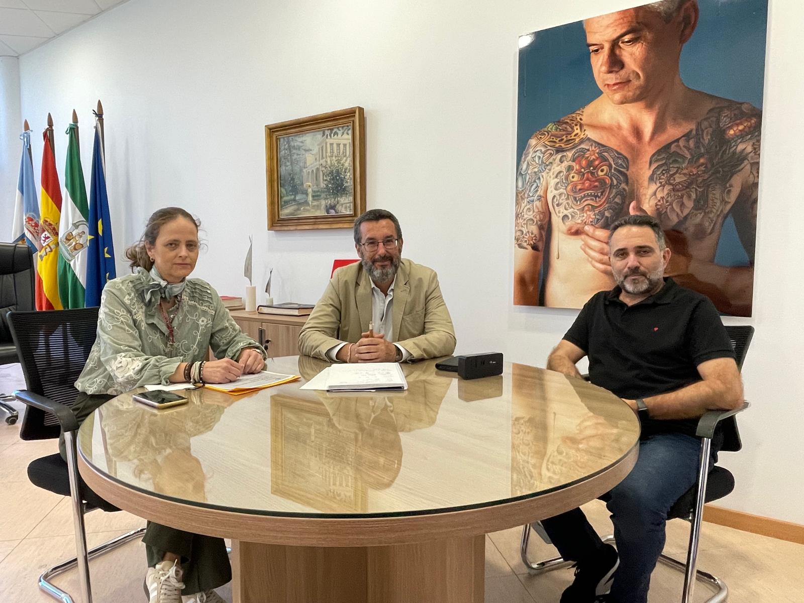 La Línea y Correos estudian nuevas fórmulas para acercar los servicios públicos a los vecinos La Línea y Correos estudian nuevas fórmulas para acercar los servicios públicos a los vecinos