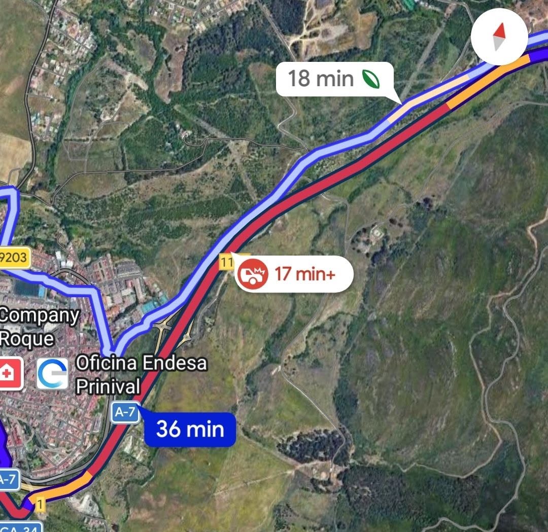Vuelca un camión en la A-7 a la altura de San Roque y deja a su conductor herido