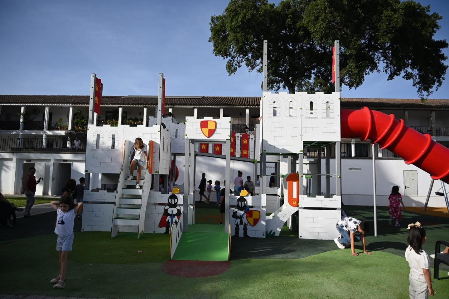 Castellar estrena el renovado parque infantil de la Plaza Andalucía