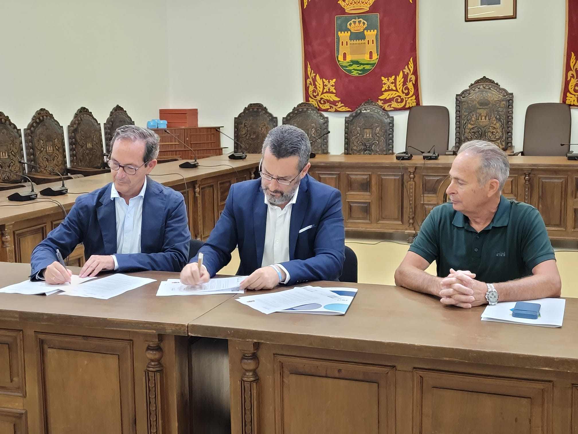 Red Eléctrica destina 500.000 euros a La Línea tras el avance del enlace submarino con Ceuta Red Eléctrica destina 500.000 euros a La Línea tras el avance del enlace submarino con Ceuta