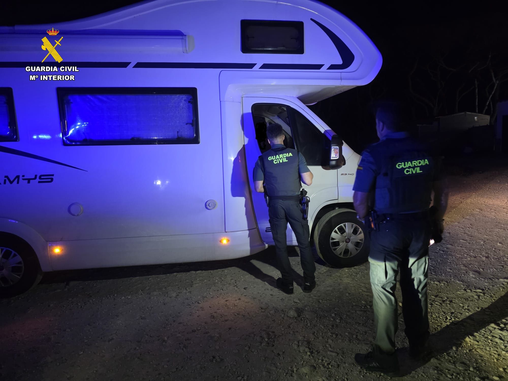 Desalojadas 78 autocaravanas asentadas ilegalmente en el paraje de Los Lances Desalojadas 78 autocaravanas asentadas ilegalmente en el paraje de Los Lances