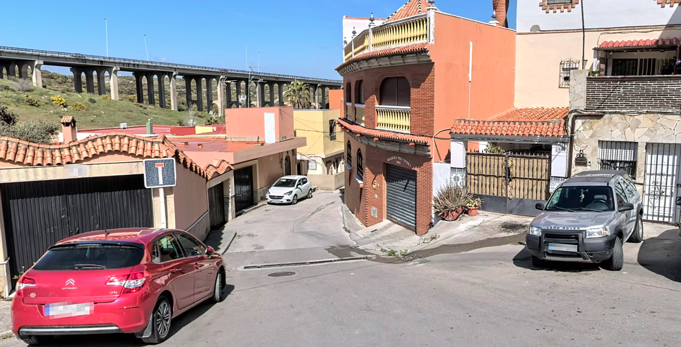 La rotura de una tubería deja sin agua a varias zonas de Algeciras La rotura de una tubería deja sin agua a varias zonas de Algeciras