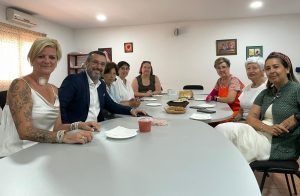 El Ayuntamiento respalda la labor de Apron en su 25º aniversario al servicio de pacientes oncológicos El Ayuntamiento respalda la labor de Apron en su 25º aniversario al servicio de pacientes oncológicos
