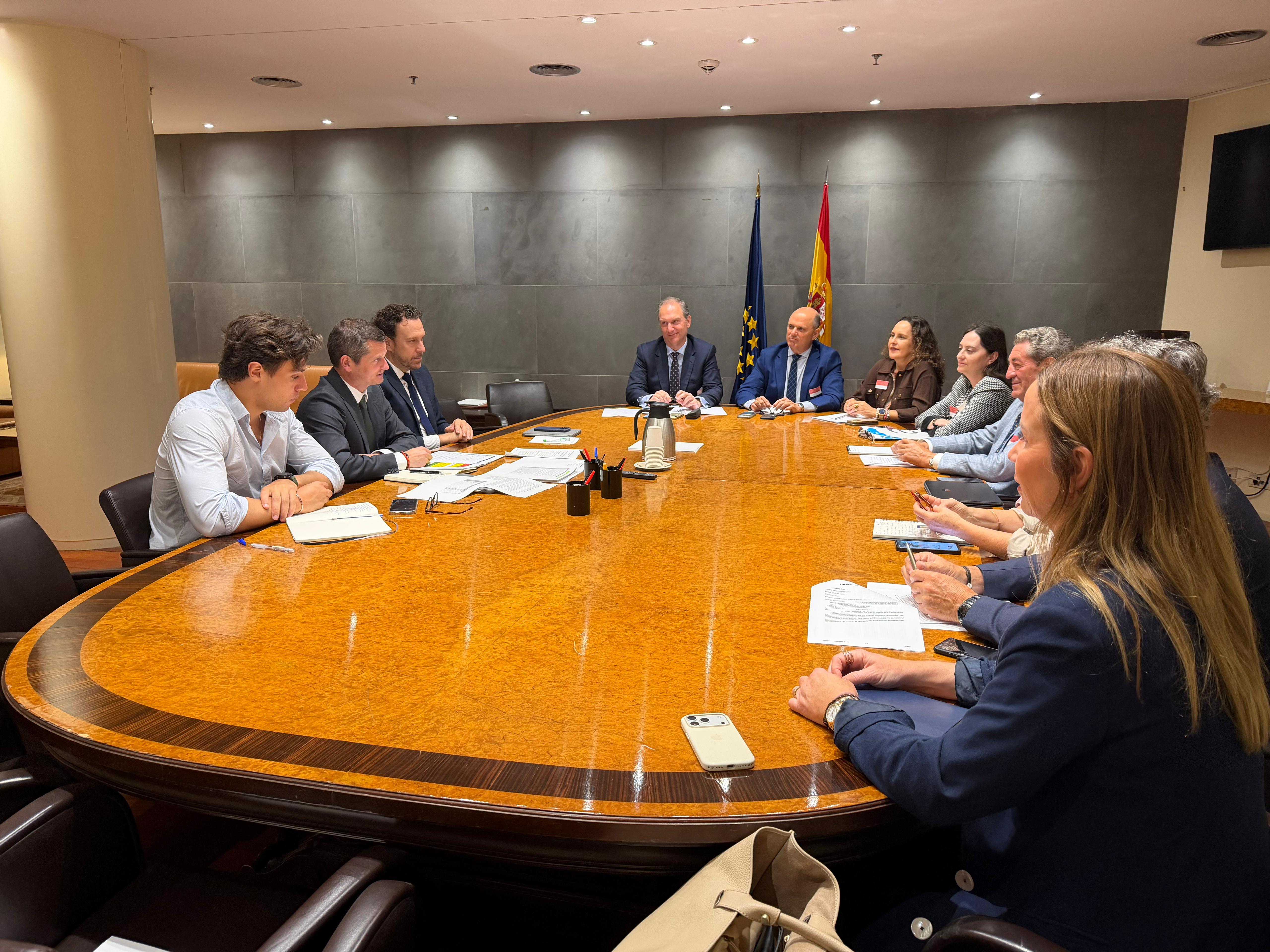 AESBA lleva al Congreso la importancia de desbloquear el proyecto del fondeadero exterior