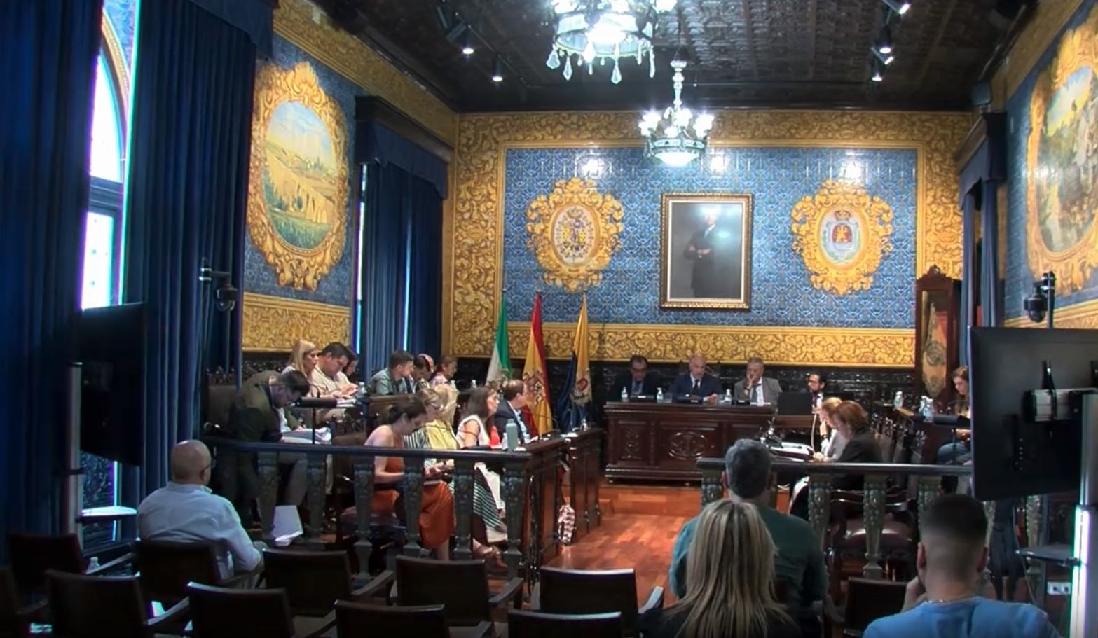 Aprobada la subida del recibo del agua en Algeciras en otro pleno bronco por las acusaciones sobre Landaluce