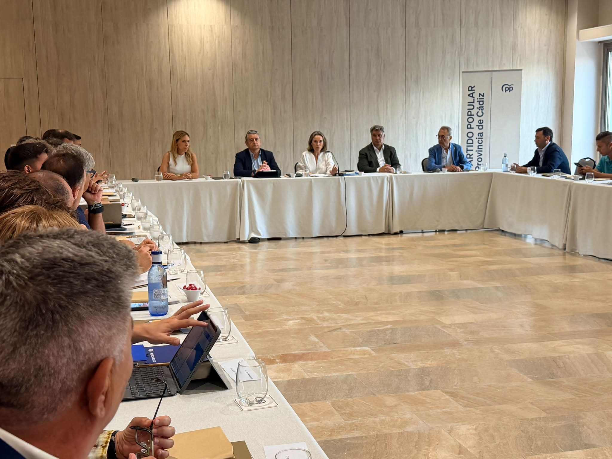 Cuca Gamarra anuncia en Tarifa una Proposición de Ley para blindar la actuación de los agentes frente al narcotráfico