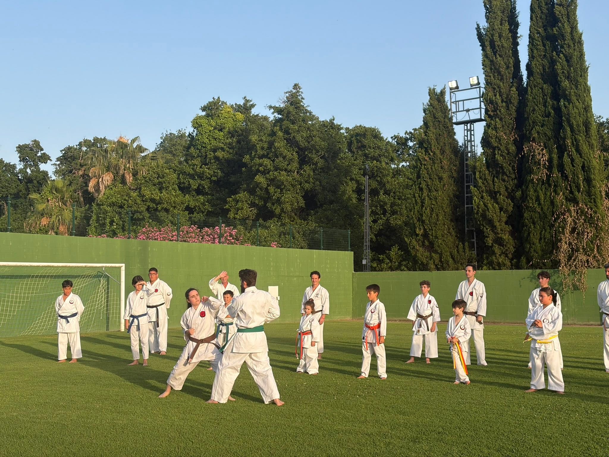 La Gran Noche Deportiva de Castellar reúne a vecinos de todas las edades en una jornada de convivencia y deporte