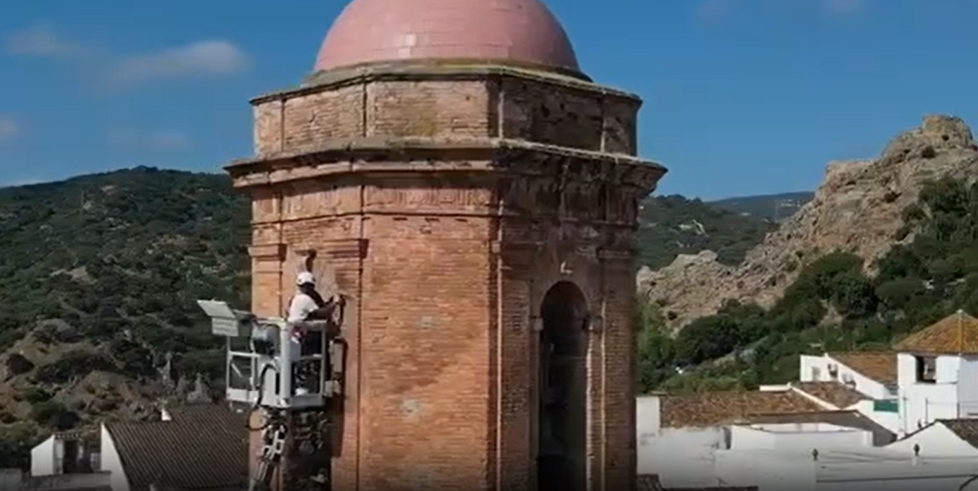 Jimena continúa con la reparación y acondicionamiento de la Torre del Paseo