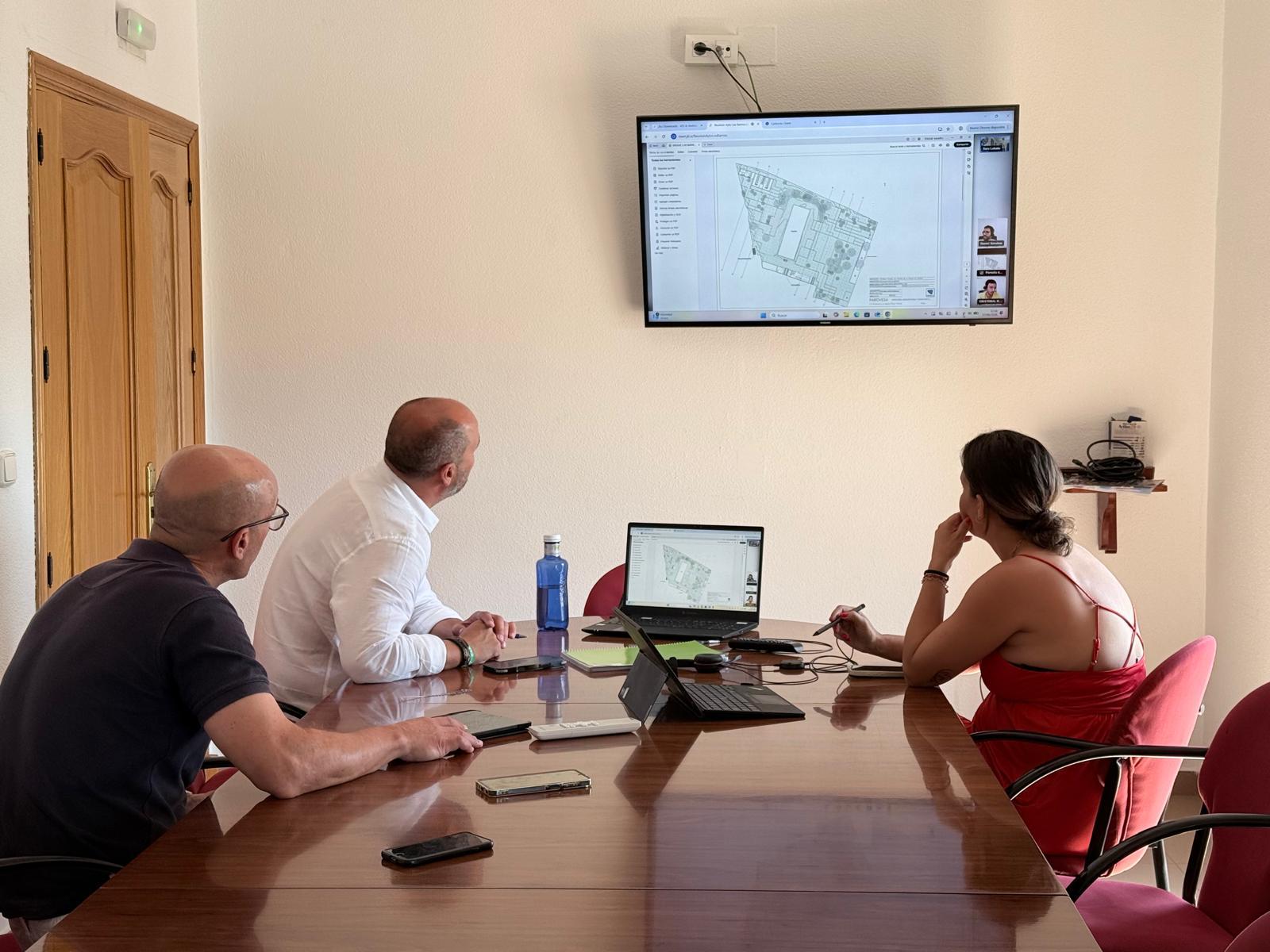 Piscina adaptada, zona infantil y restauración: así será la renovada piscina de Los Barrios. 