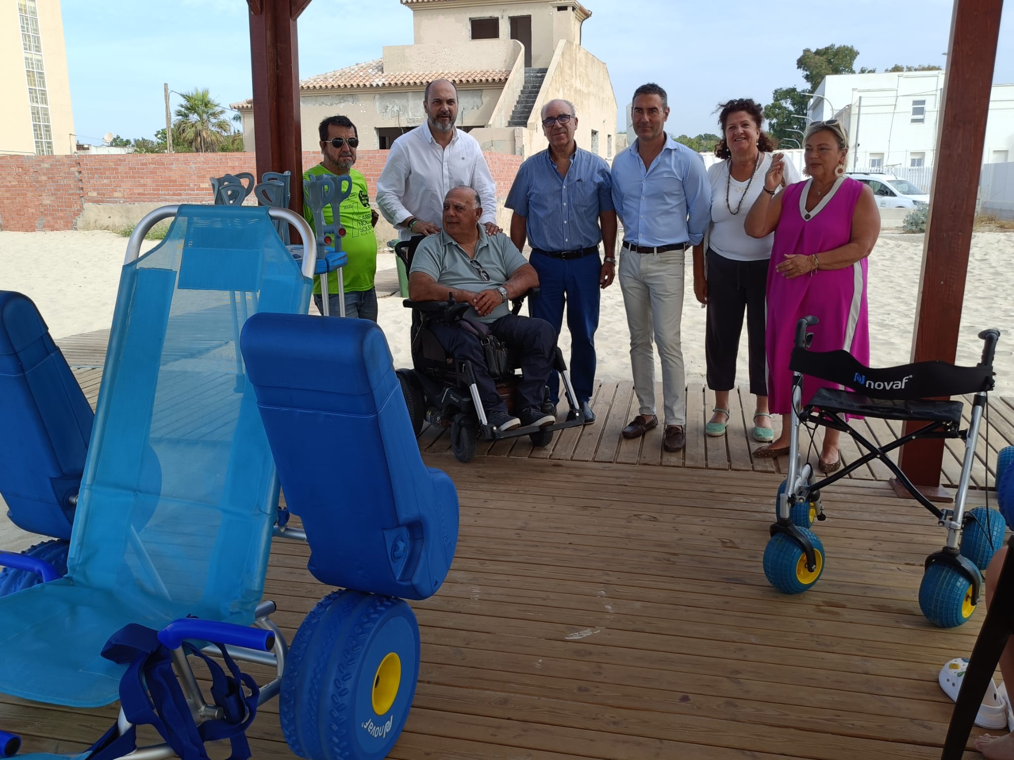 La playa de Palmones, más accesible con zona de baño adaptada a personas con movilidad reducida