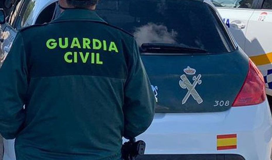 Tres fallecidos al caer un vehículo por un barranco en la autovía A-7 en Málaga