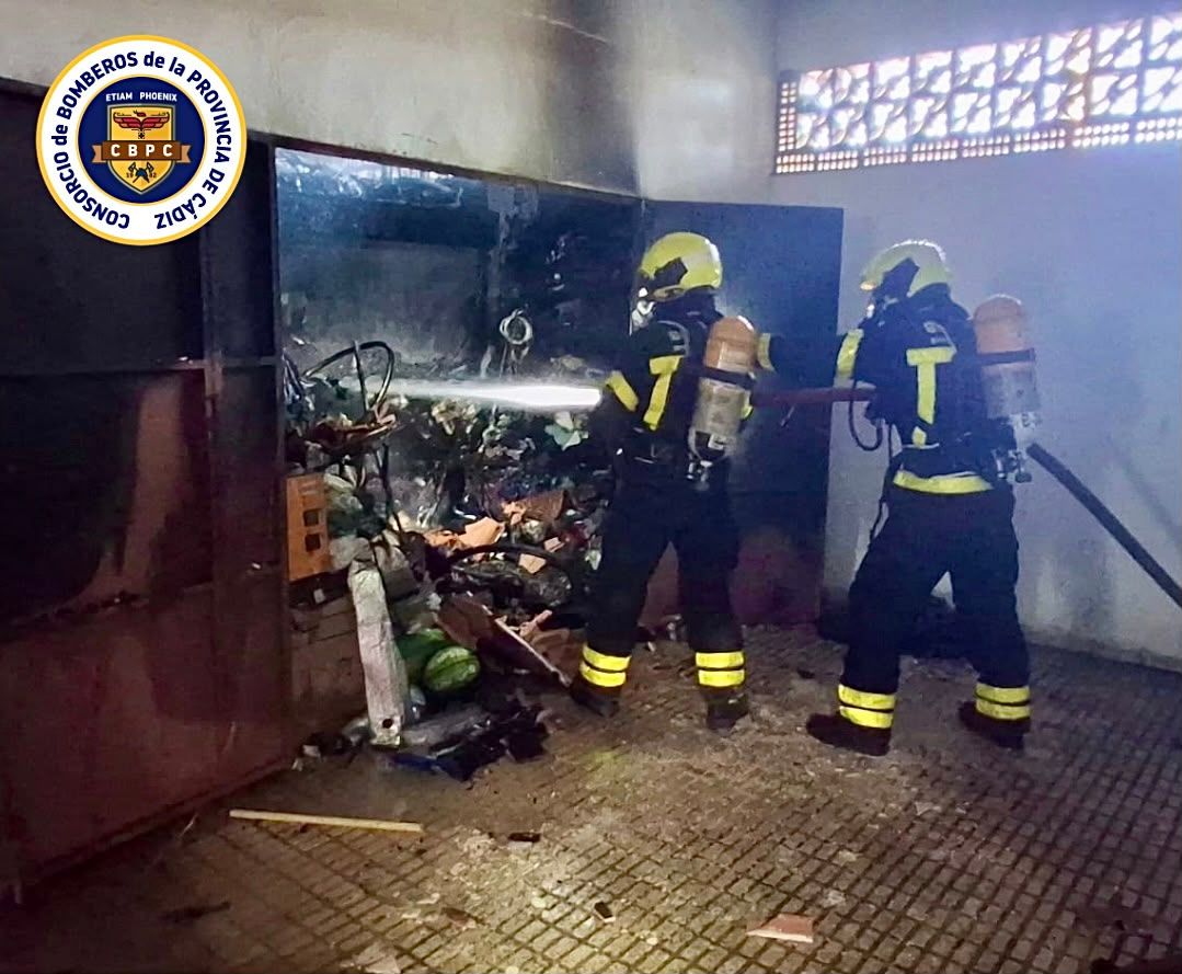 Un incendio en un garaje de San José Artesano moviliza a los bomberos
