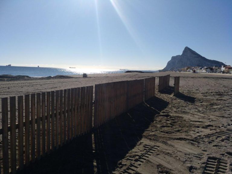 La Junta autoriza la reapertura al baño en la playa de Santa Bárbara de La Línea
