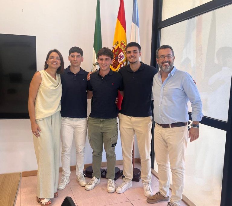 Tres jóvenes del Campo de Gibraltar impulsan una empresa de IA para modernizar negocios
