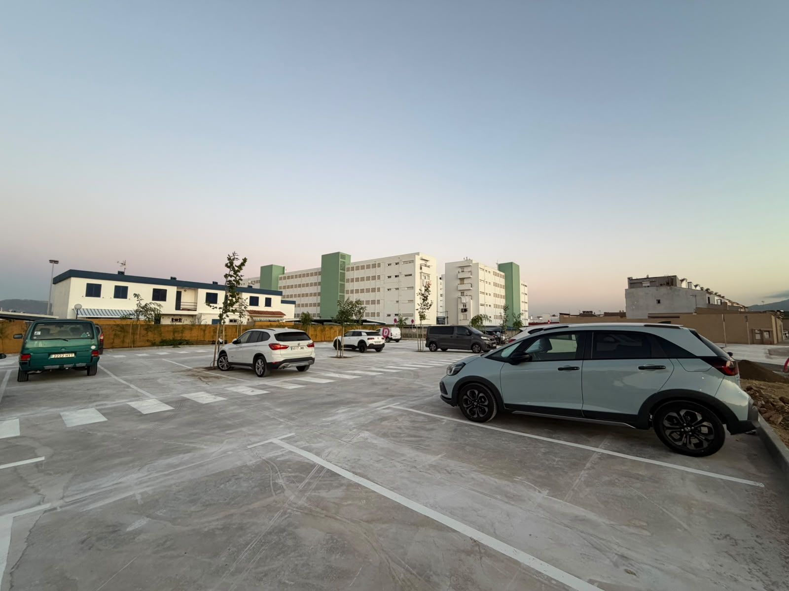 El Rinconcillo estrena 79 nuevas plazas de aparcamiento junto a la playa. Foto: S.F / 8Directo