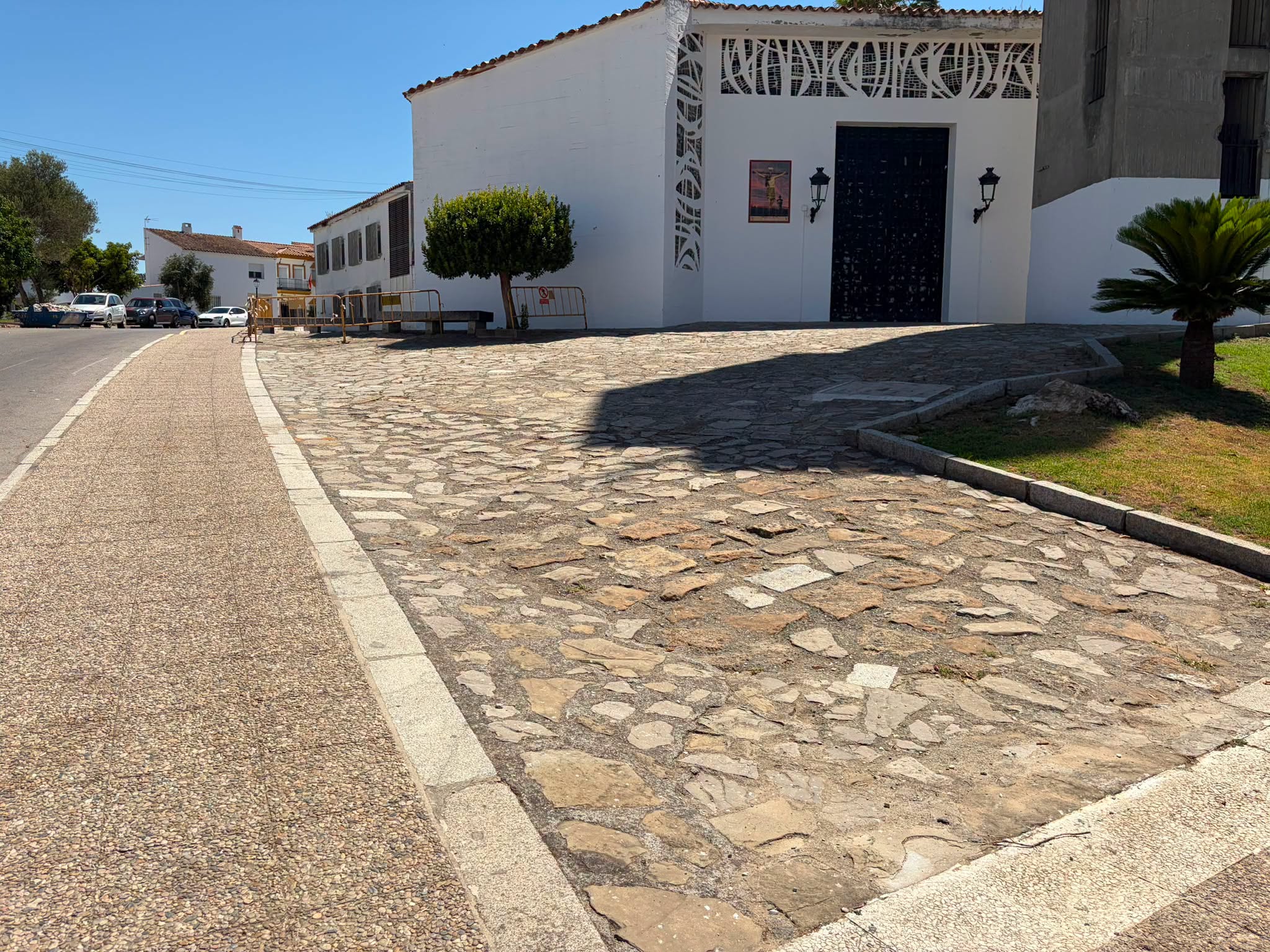 Imagen del Ayuntamiento de Castellar. Diputación invierte más de 48.000 euros en remodelar del acerado en parte de la Plaza Andalucía de Castellar Imagen del Ayuntamiento de Castellar. Diputación invierte más de 48.000 euros en remodelar del acerado en parte de la Plaza Andalucía de Castellar